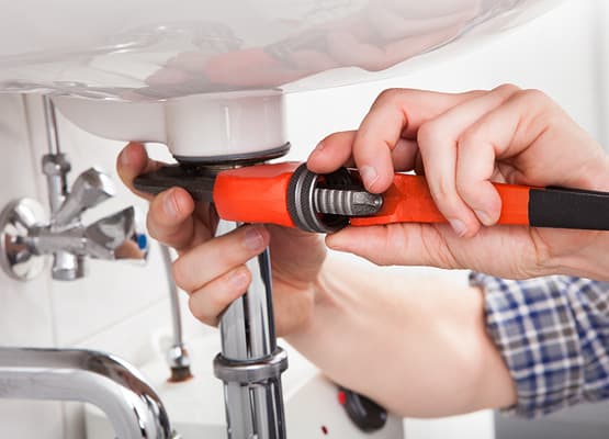 Squadra di Idro Beni Sagl pronta per intervento idraulico urgente