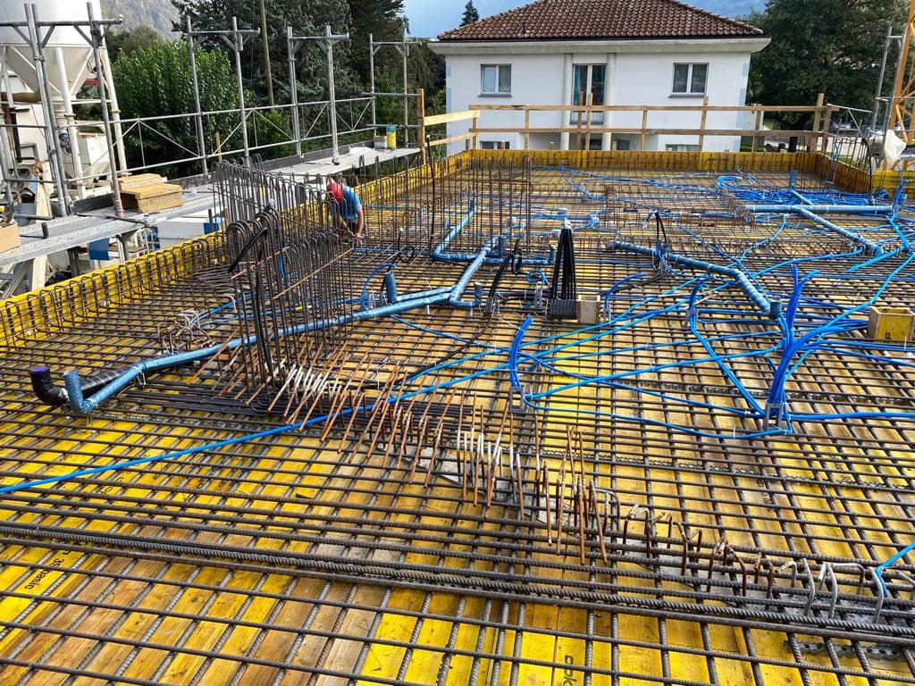 Tecnici al lavoro su un impianto